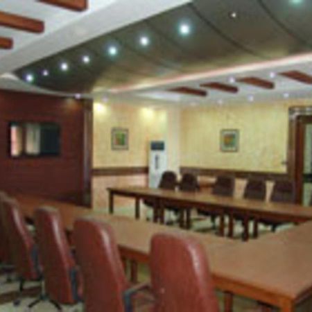 Rajone Hotel Faisalabad Exterior foto