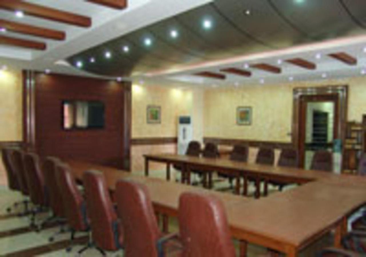 Rajone Hotel Faisalabad Exterior foto