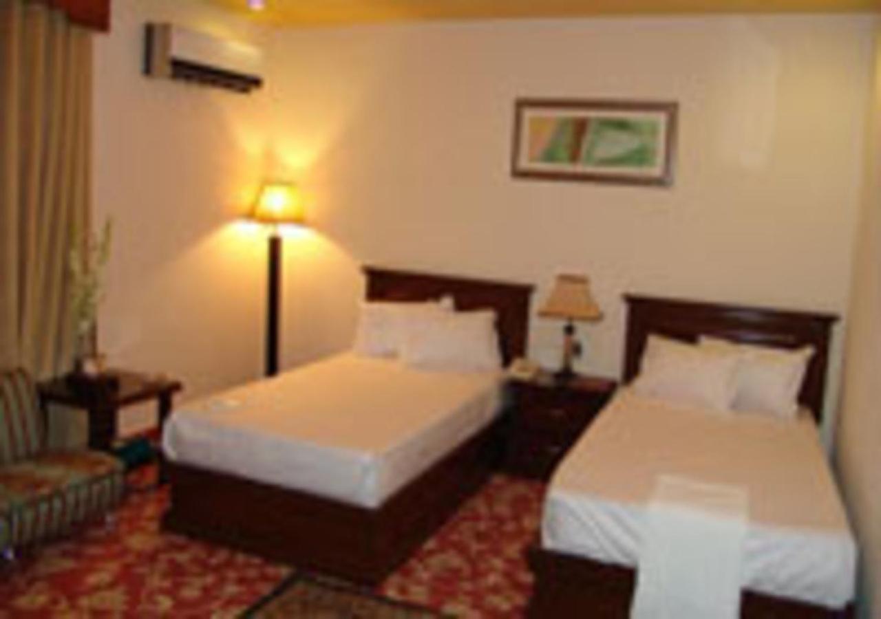 Rajone Hotel Faisalabad Exterior foto