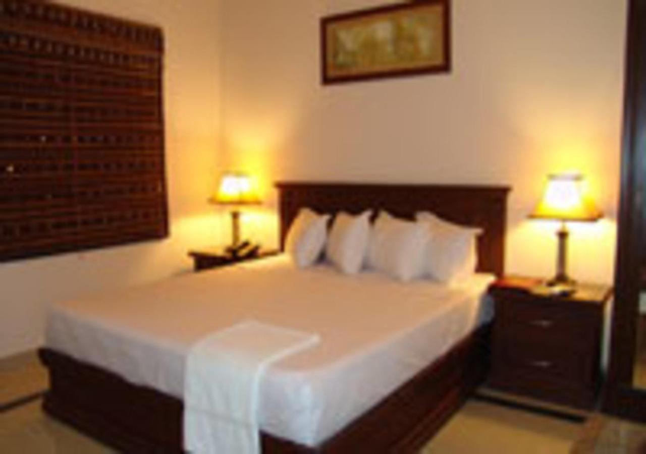 Rajone Hotel Faisalabad Exterior foto