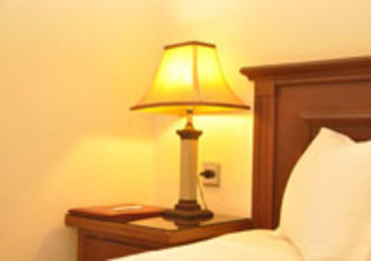 Rajone Hotel Faisalabad Exterior foto